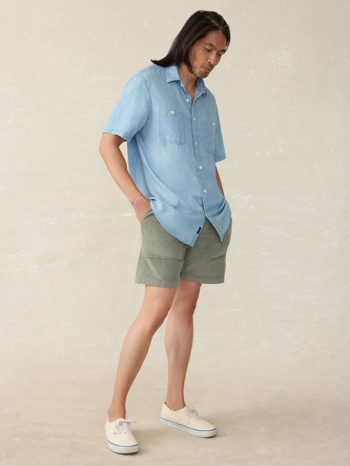 SP25-FAHERTY-MENS-MWS2535-VIN-SsTriedAndTrueChambrayShirt-VintageIndigo_OM_FULL_BODY_1.jpg