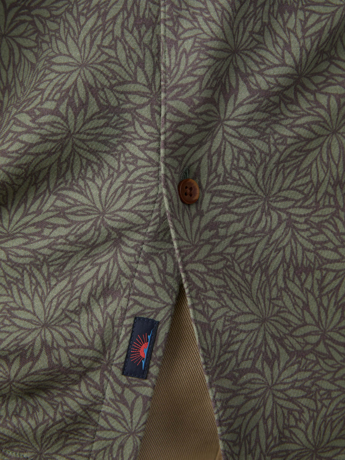 SP25-FAHERTY-MENS-MXS2511-OFP-SsHermosaShirt-OliveFrond_OM_DETAIL1_1.jpg