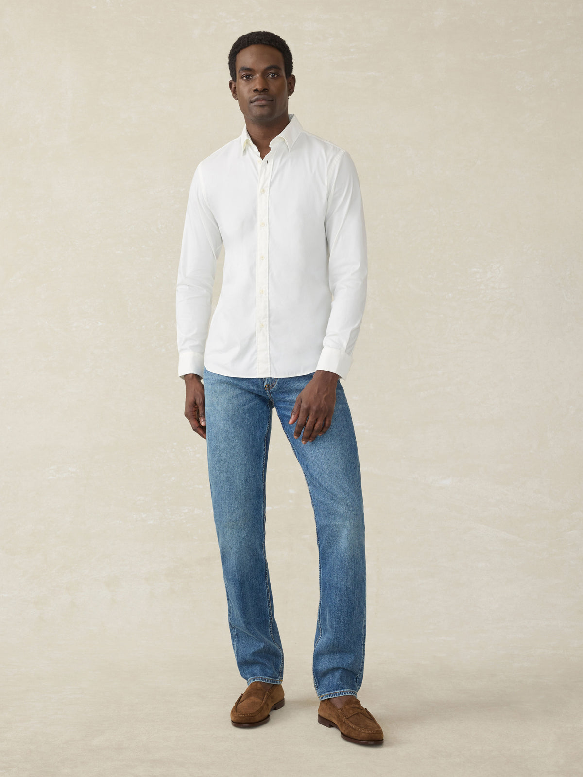 SP25_MENS_MWC0082-CWI_THE_MOVEMENT_SHIRT_Cloud_White_OM_FULL_BODY_1.jpg