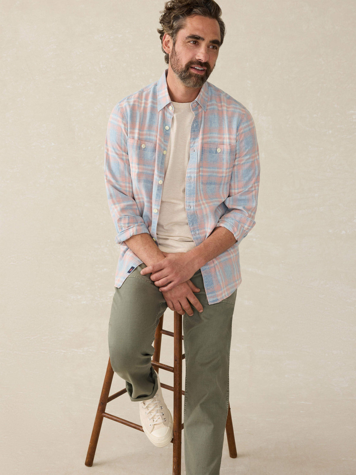 SP25_MENS_MWS2538-LAI_THETRIEDANDTRUECHAMBRAYWORKSHIRT_CoralBayPlaid_OM_EDITORIAL_1.jpg