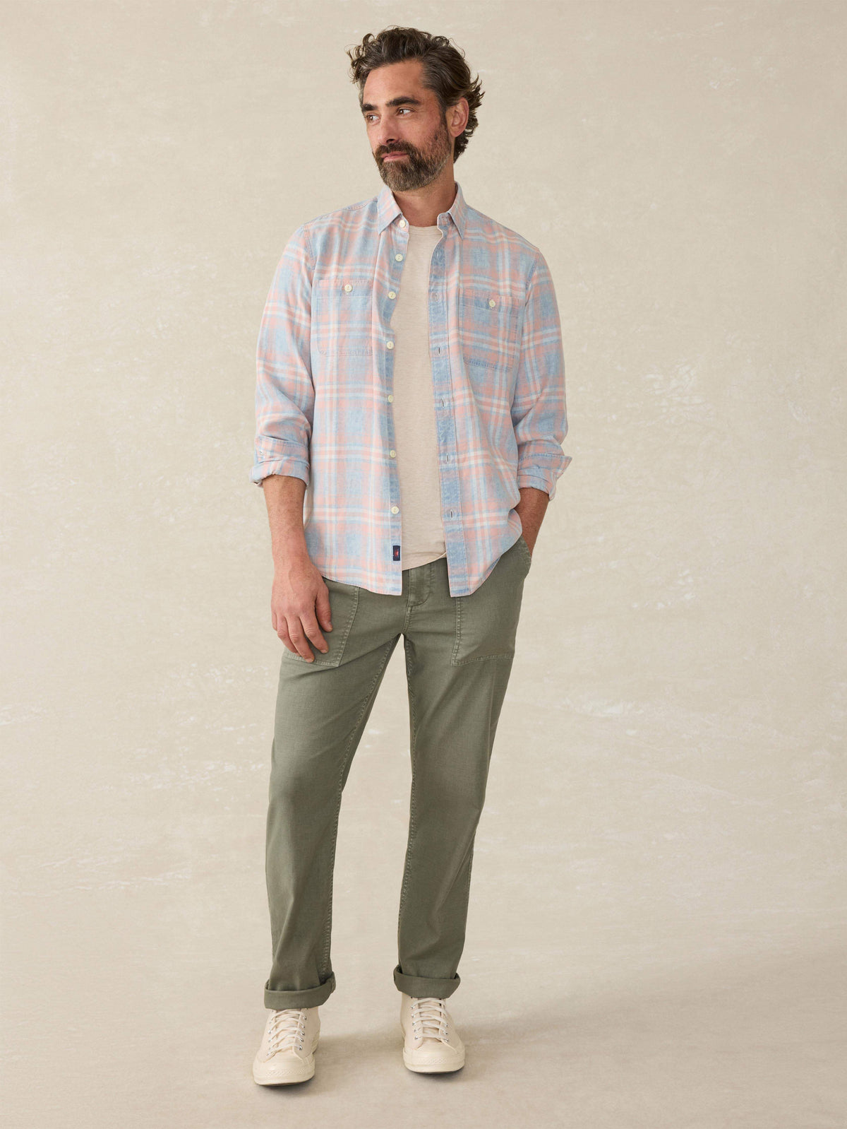 SP25_MENS_MWS2538-LAI_THETRIEDANDTRUECHAMBRAYWORKSHIRT_CoralBayPlaid_OM_FULL_BODY_1.jpg