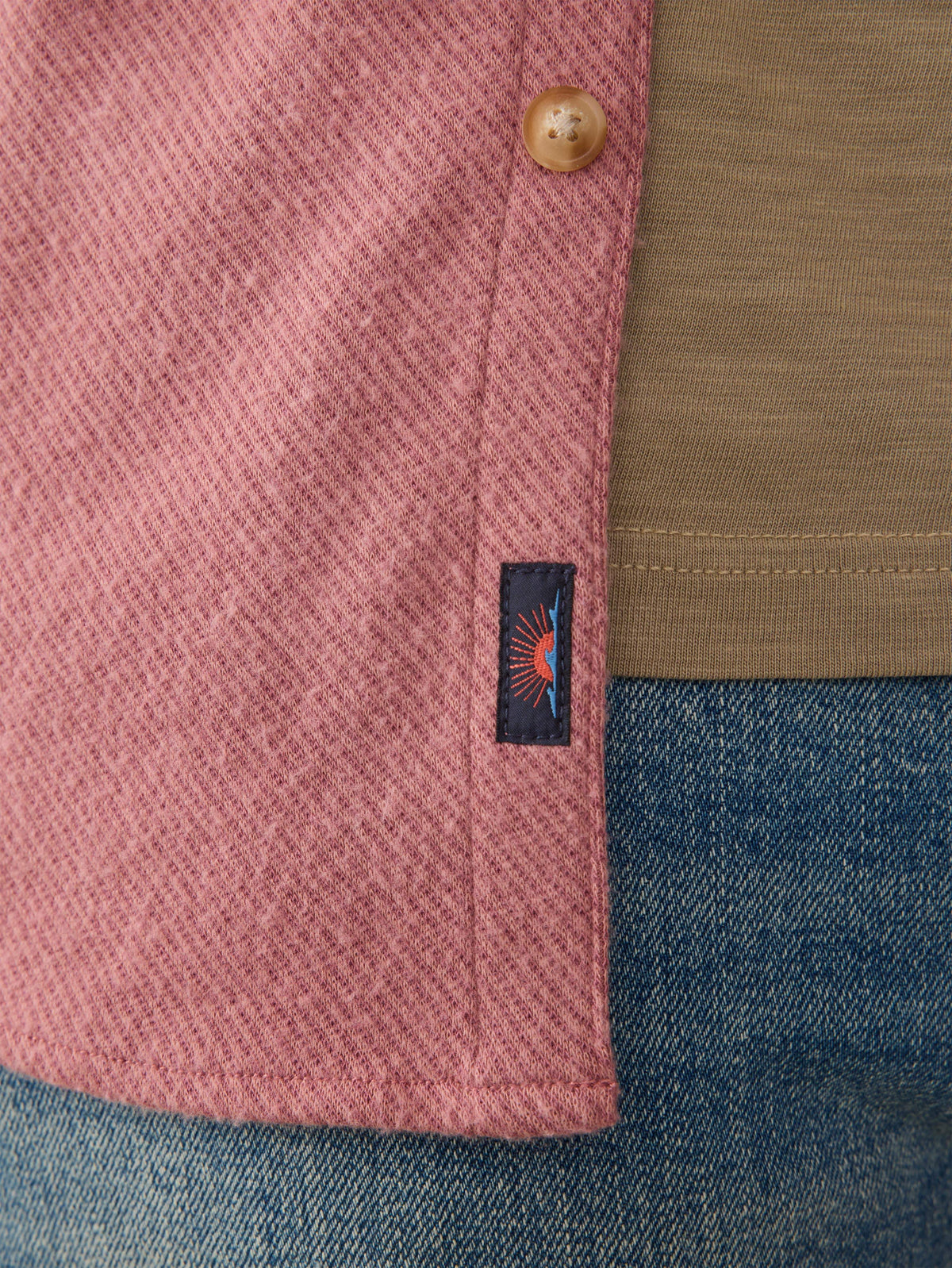 SP25_MENS_MXC0002-SAO_LEGEND_SWEATER_SHIRT_Sandstone_Red_Twill_OM_DETAIL1_1.jpg