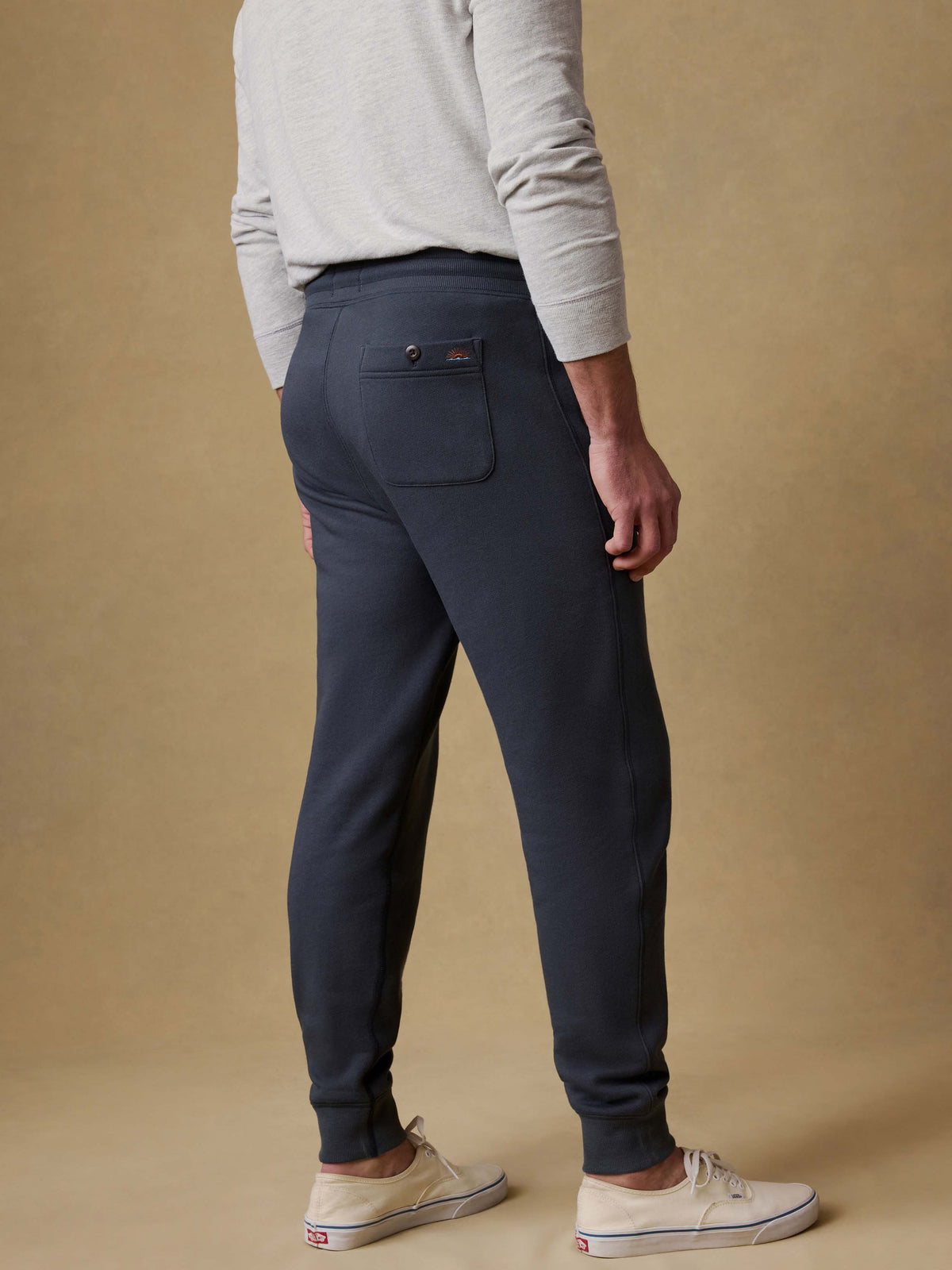 SP26-Faherty-Mens-MBF2427-BLN-HighStandardFleeceSweatpant-BlueNights_OM_BACK_CROP_1_Web.jpg