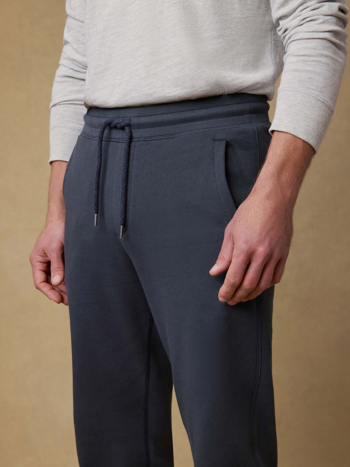 SP26-Faherty-Mens-MBF2427-BLN-HighStandardFleeceSweatpant-BlueNights_OM_DETAIL1_1_Web.jpg