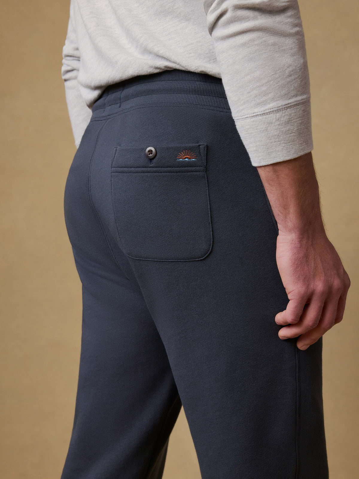 SP26-Faherty-Mens-MBF2427-BLN-HighStandardFleeceSweatpant-BlueNights_OM_DETAIL2_1_Web.jpg