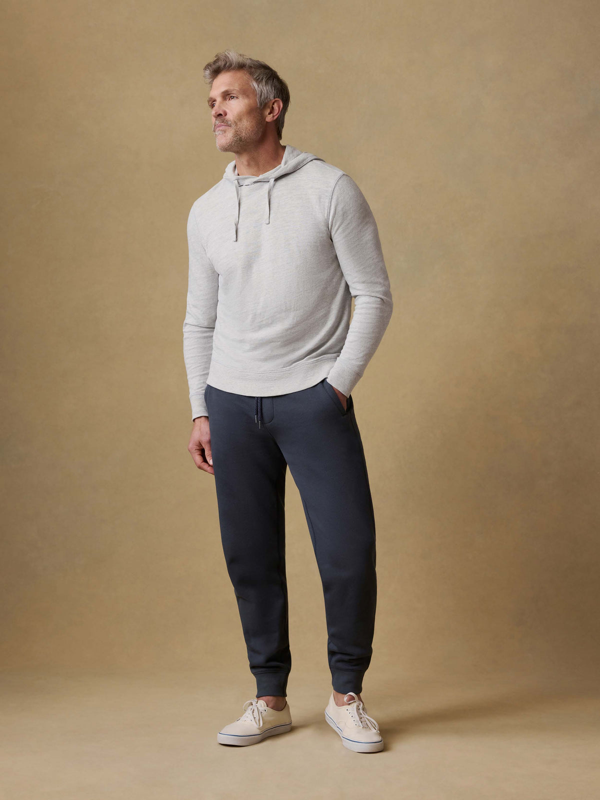 SP26-Faherty-Mens-MBF2427-BLN-HighStandardFleeceSweatpant-BlueNights_OM_EDITORIAL_1_Web.jpg