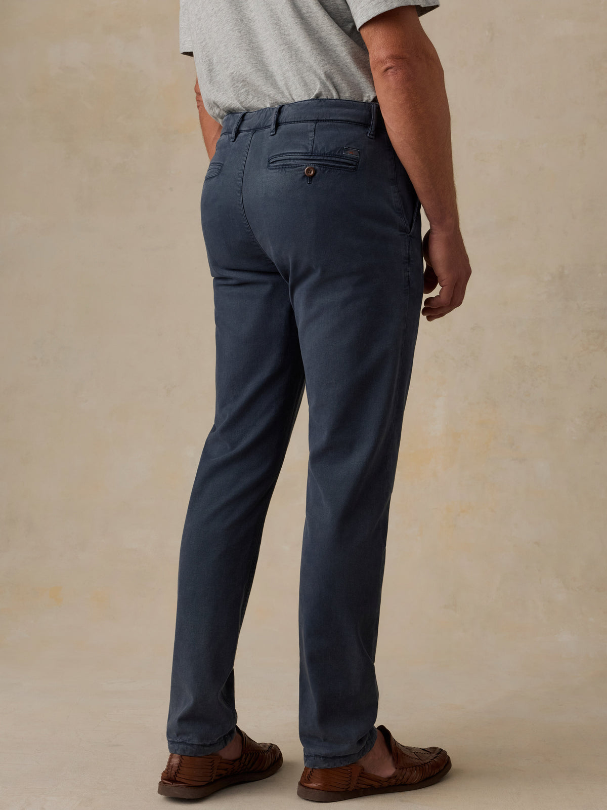 SP26-Faherty-Mens-MBF2432-BLN-Coastline_Chino-Blue_Nights_OM_BACK_CROP_1_Web.jpg