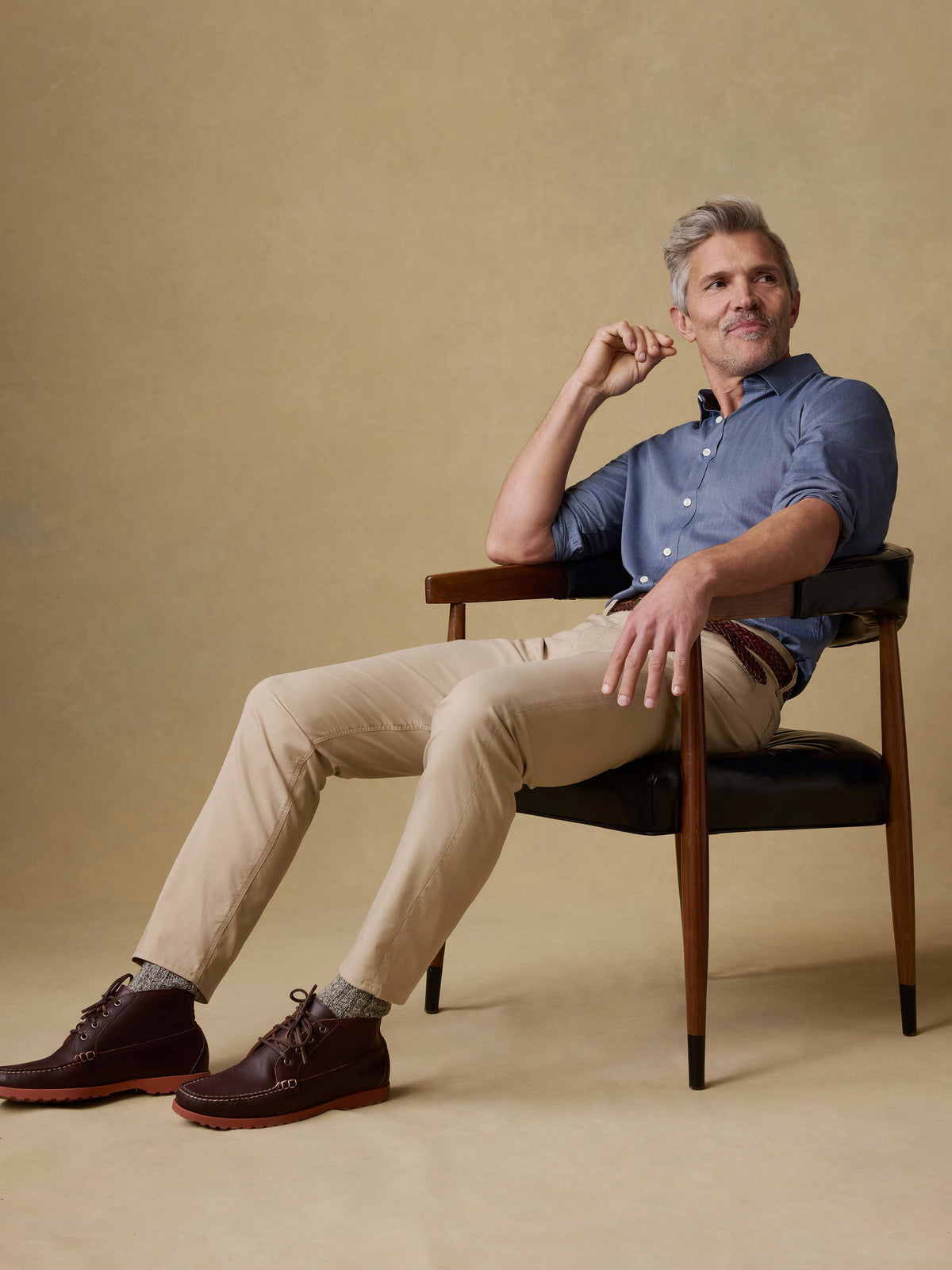 SP26-Faherty-Mens-MBF2433-IWK-Movement_5pocket_Pant-Island_West_Khaki_OM_EDITORIAL_2_Web.jpg