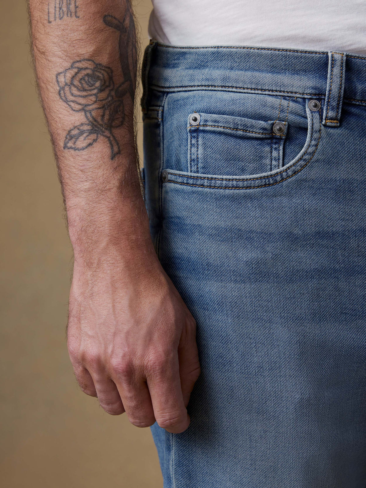 SP26-Faherty-Mens-MBS2503-IOC-Stretch_Terry_Indigo_5Pocket-Indigo_Ocean_Wash_OM_DETAIL2_1_Web.jpg