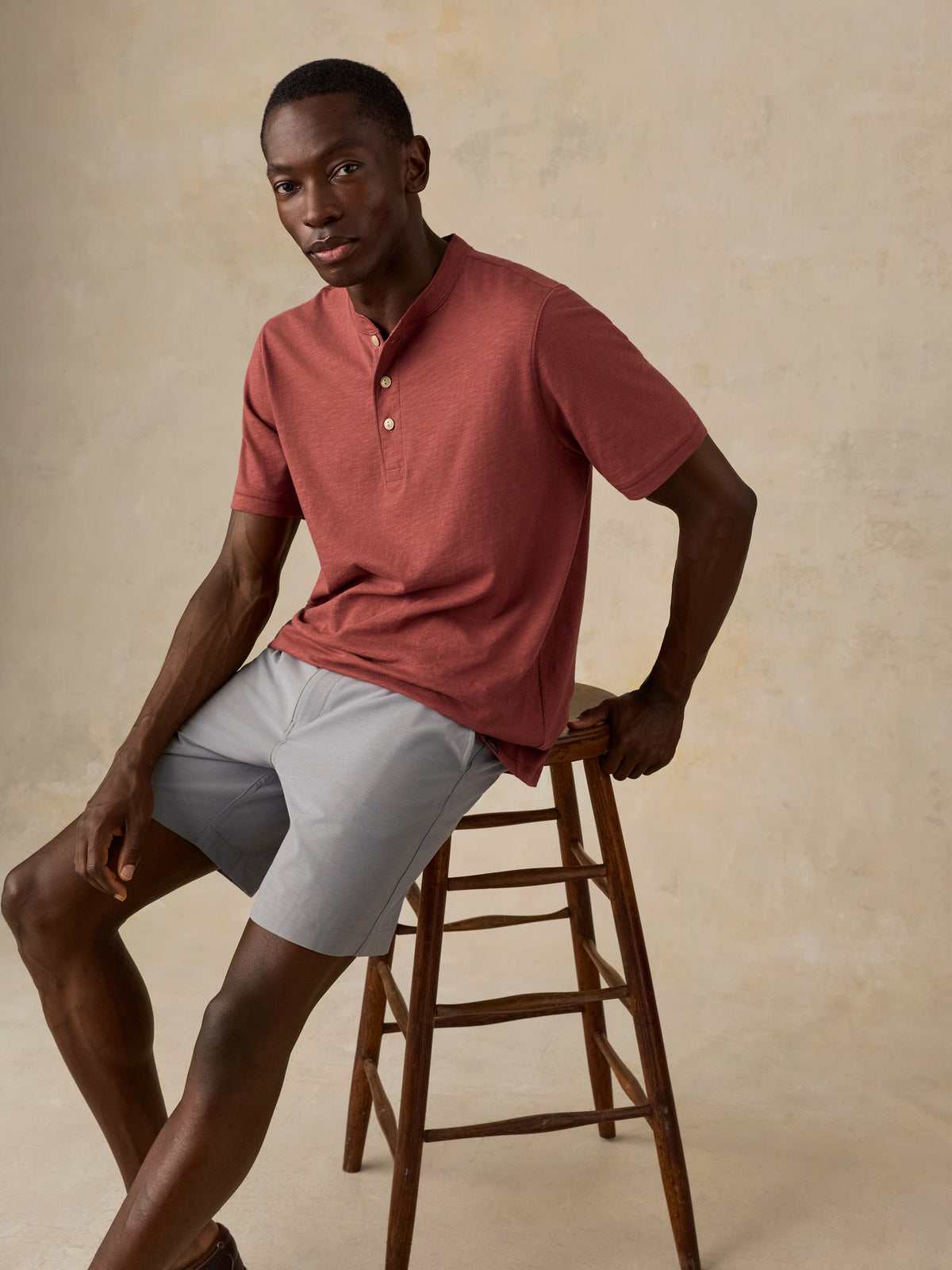SP26-Faherty-Mens-MBS2517-ICE-All_Day_Short_7-Ice_Grey_OM_EDITORIAL_1_Web.jpg