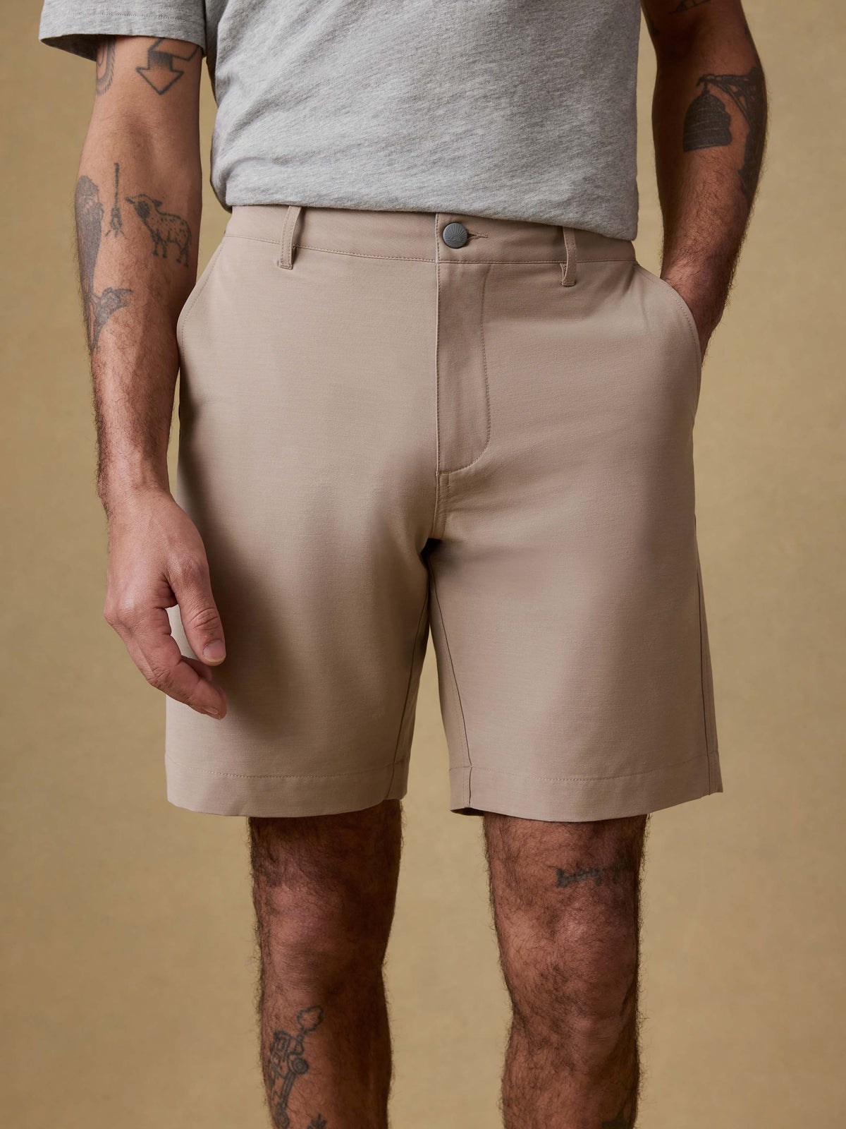 SP26-Faherty-Mens-MBS2522-KHK-All_Day_Short_9-Khaki_OM_DETAIL1_1_Web.jpg