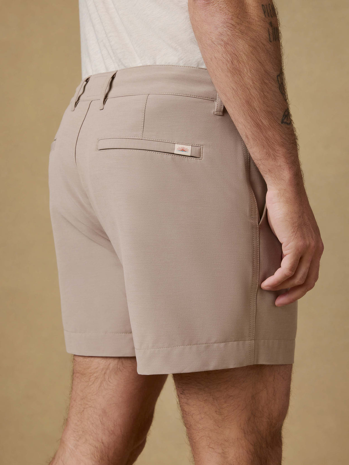 SP26-Faherty-Mens-MBS2524-KHK-All_Day_Short_5-Khaki_OM_DETAIL2_1_Web.jpg