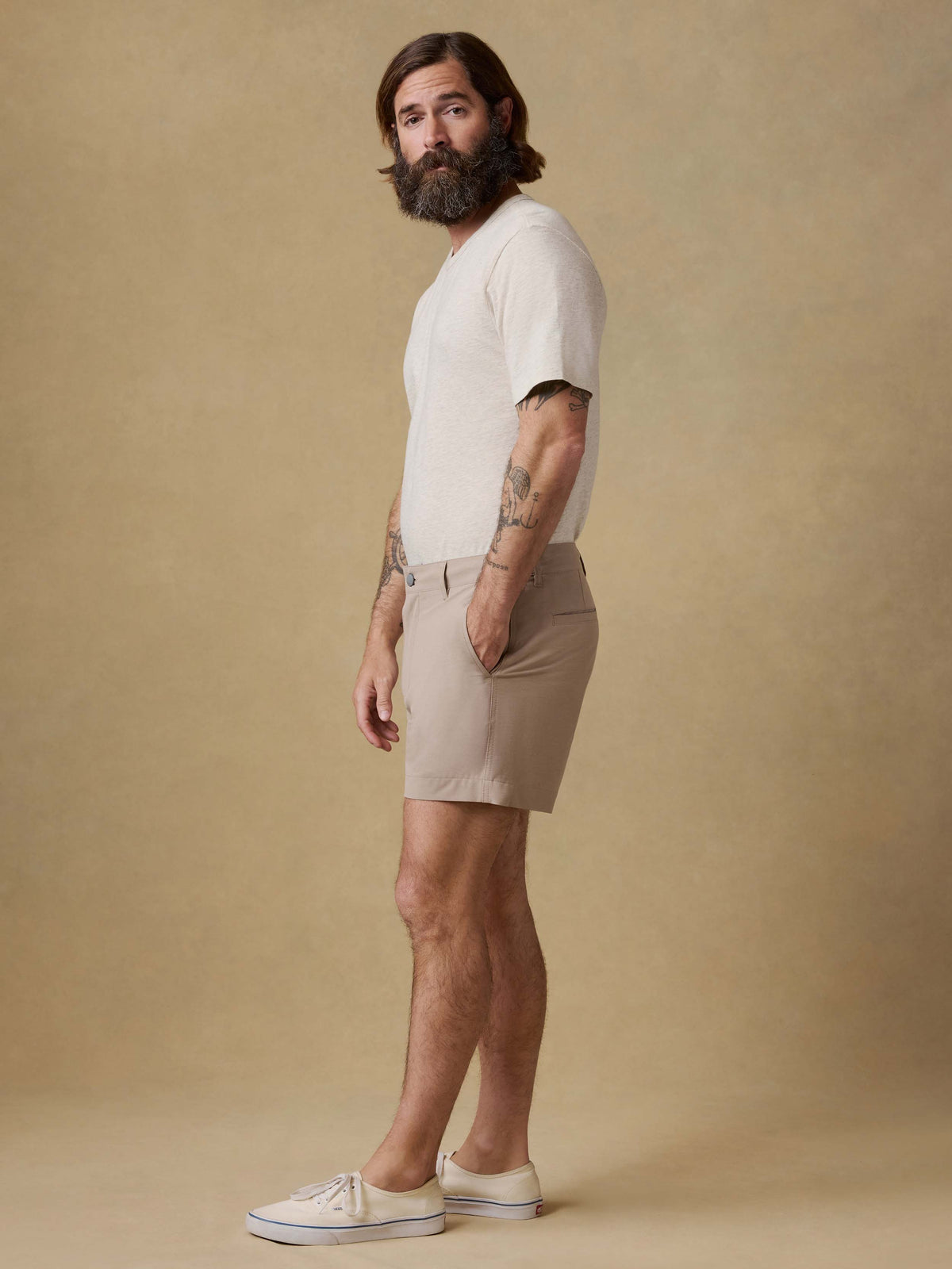 SP26-Faherty-Mens-MBS2524-KHK-All_Day_Short_5-Khaki_OM_FULL_BODY_1_Web.jpg