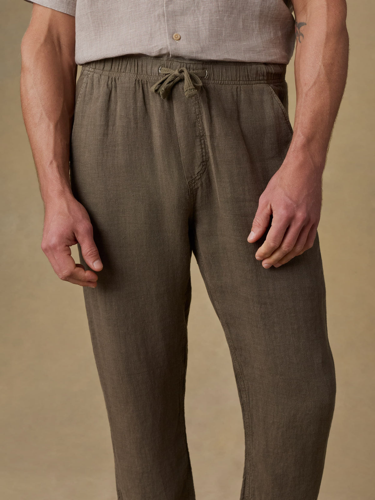 SP26-Faherty-Mens-MBU2412-DPM-LinenDrawstringPant-DarkPalm_OM_DETAIL1_1_Web.jpg