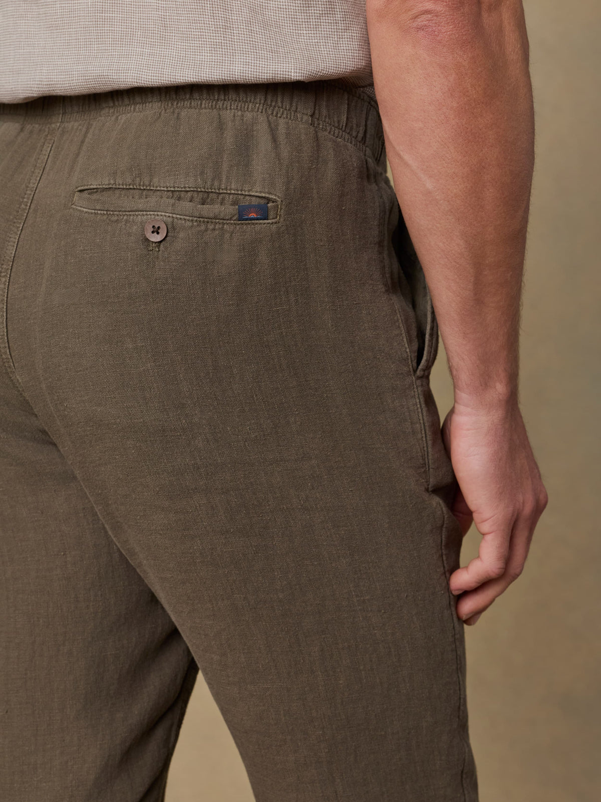 SP26-Faherty-Mens-MBU2412-DPM-LinenDrawstringPant-DarkPalm_OM_DETAIL2_1_Web.jpg