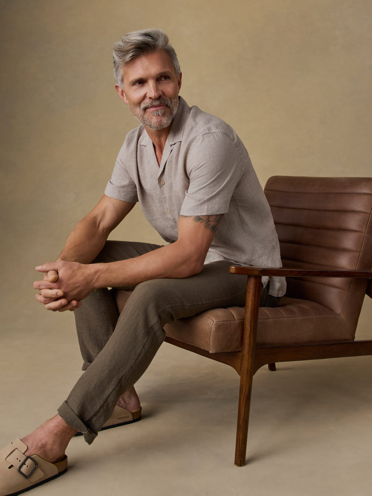 SP26-Faherty-Mens-MBU2412-DPM-LinenDrawstringPant-DarkPalm_OM_EDITORIAL_1_Web.jpg