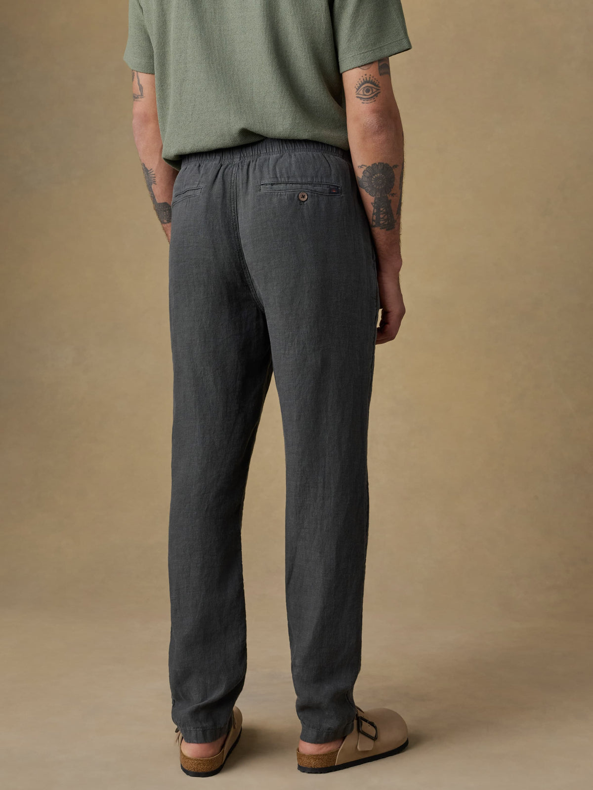 SP26-Faherty-Mens-MBU2412-WBK-Linen_Drawstring_Pant-Washed_Black_OM_BACK_CROP_1_Web.jpg