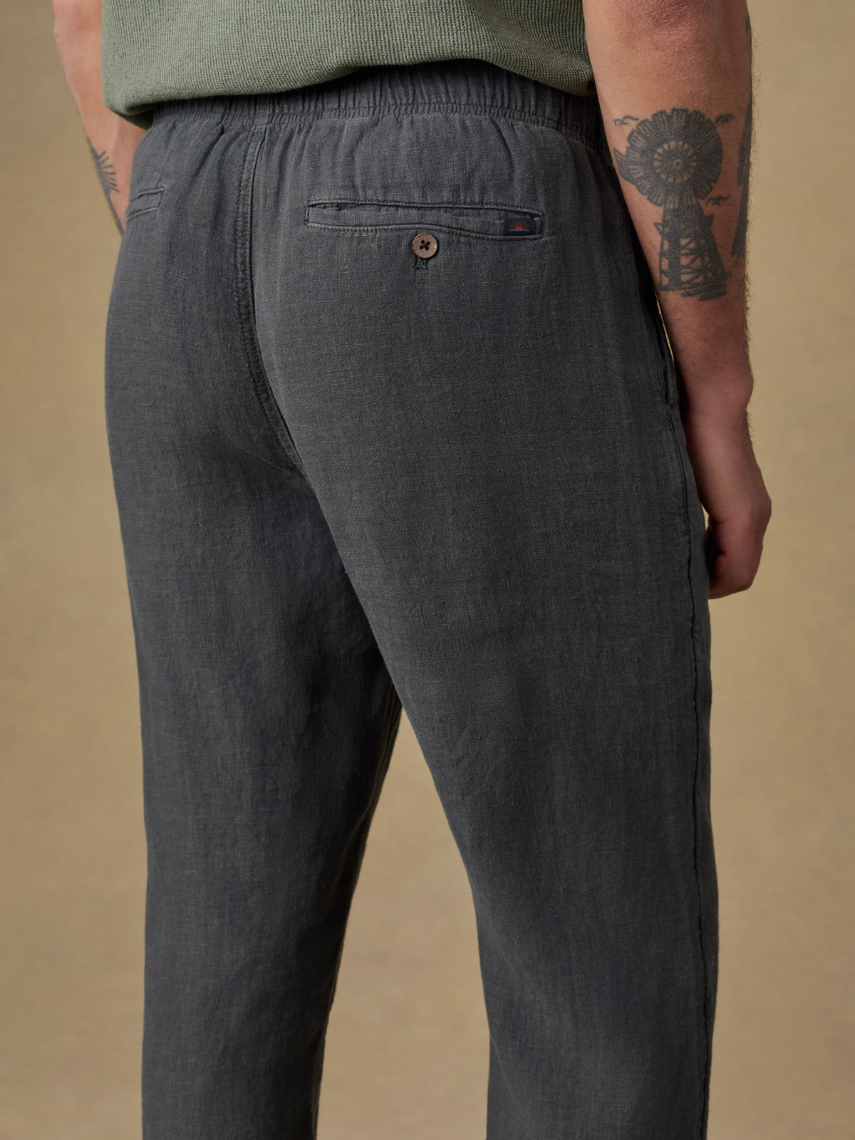 SP26-Faherty-Mens-MBU2412-WBK-Linen_Drawstring_Pant-Washed_Black_OM_DETAIL2_1_Web.jpg