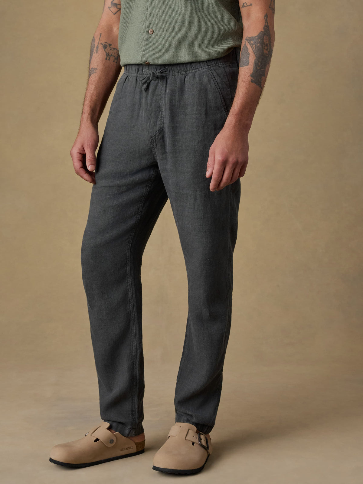 SP26-Faherty-Mens-MBU2412-WBK-Linen_Drawstring_Pant-Washed_Black_OM_FRONT_CROP_1_Web.jpg