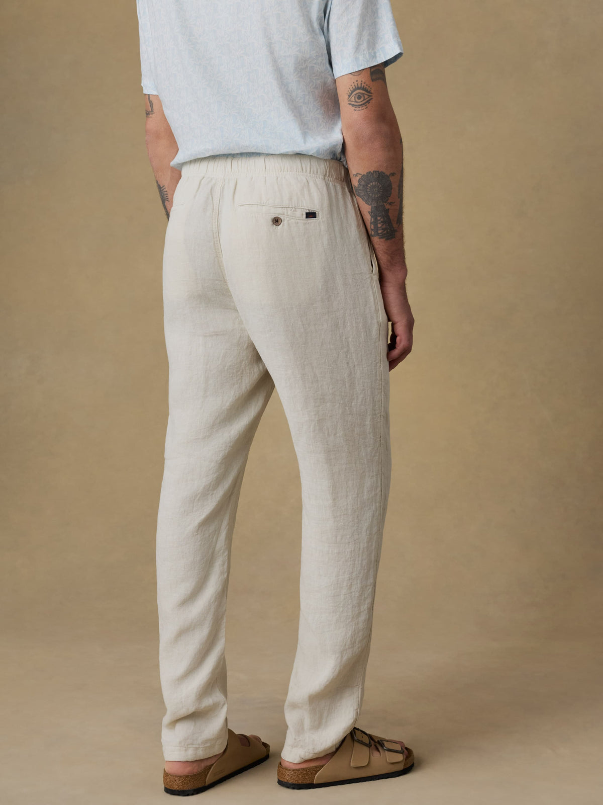 SP26-Faherty-Mens-MBU2412-WEA-Linen_Drawstring_Pant-Weathered_Sand_OM_BACK_CROP_1_Web.jpg