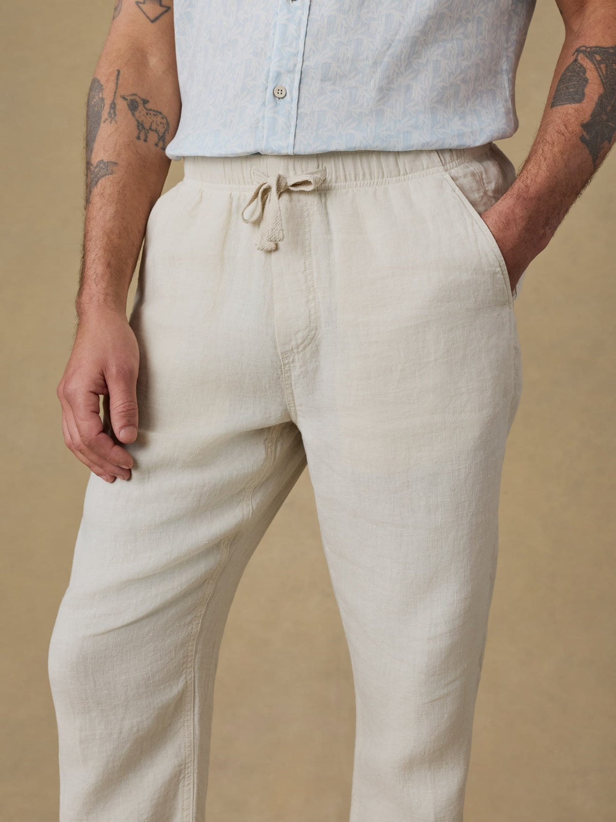 SP26-Faherty-Mens-MBU2412-WEA-Linen_Drawstring_Pant-Weathered_Sand_OM_DETAIL1_1_Web.jpg