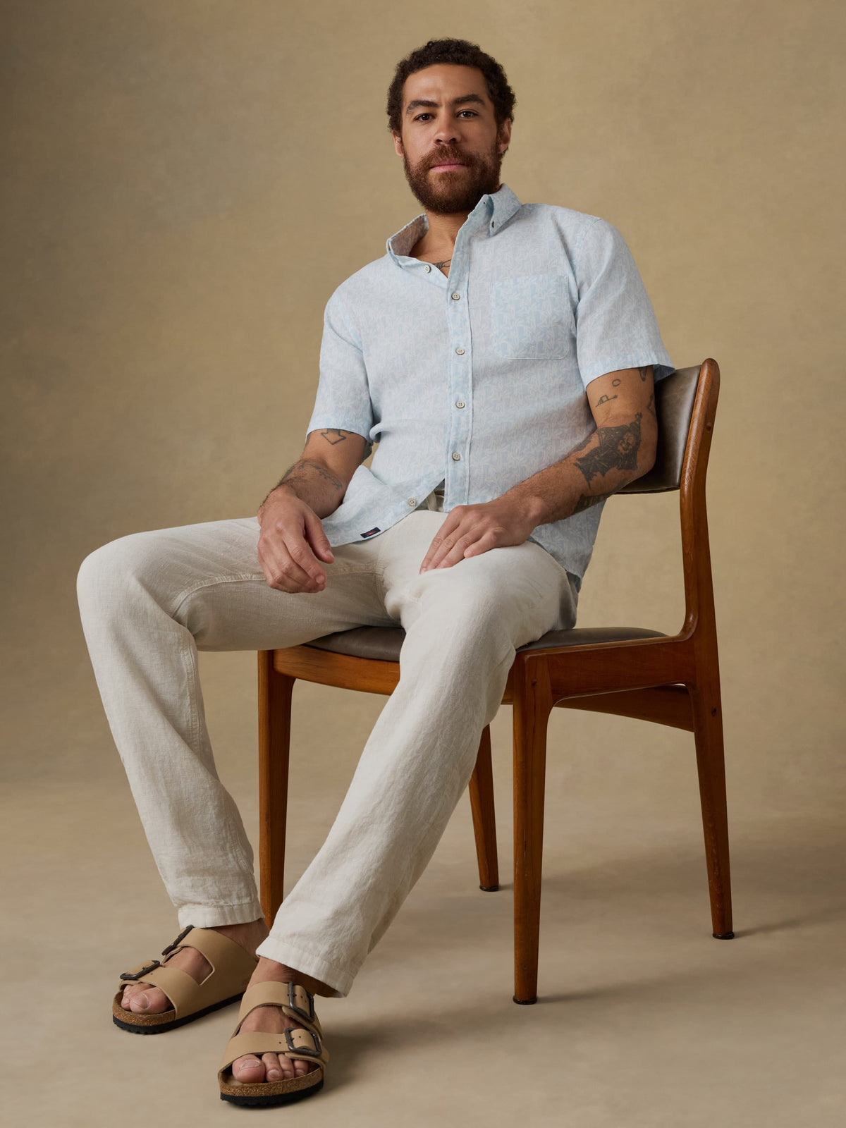 SP26-Faherty-Mens-MBU2412-WEA-Linen_Drawstring_Pant-Weathered_Sand_OM_EDITORIAL_1_Web.jpg