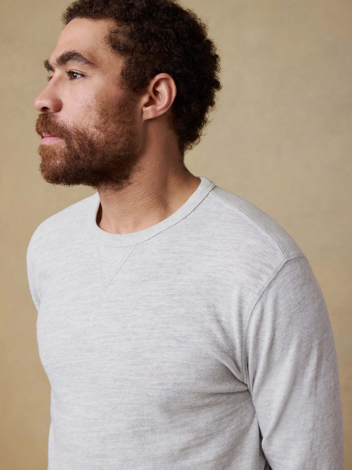 SP26-Faherty-Mens-MKF2318-LGH-Sunwashed_Slub_Crew-Light_Grey_Heather_OM_DETAIL1_1_Web.jpg