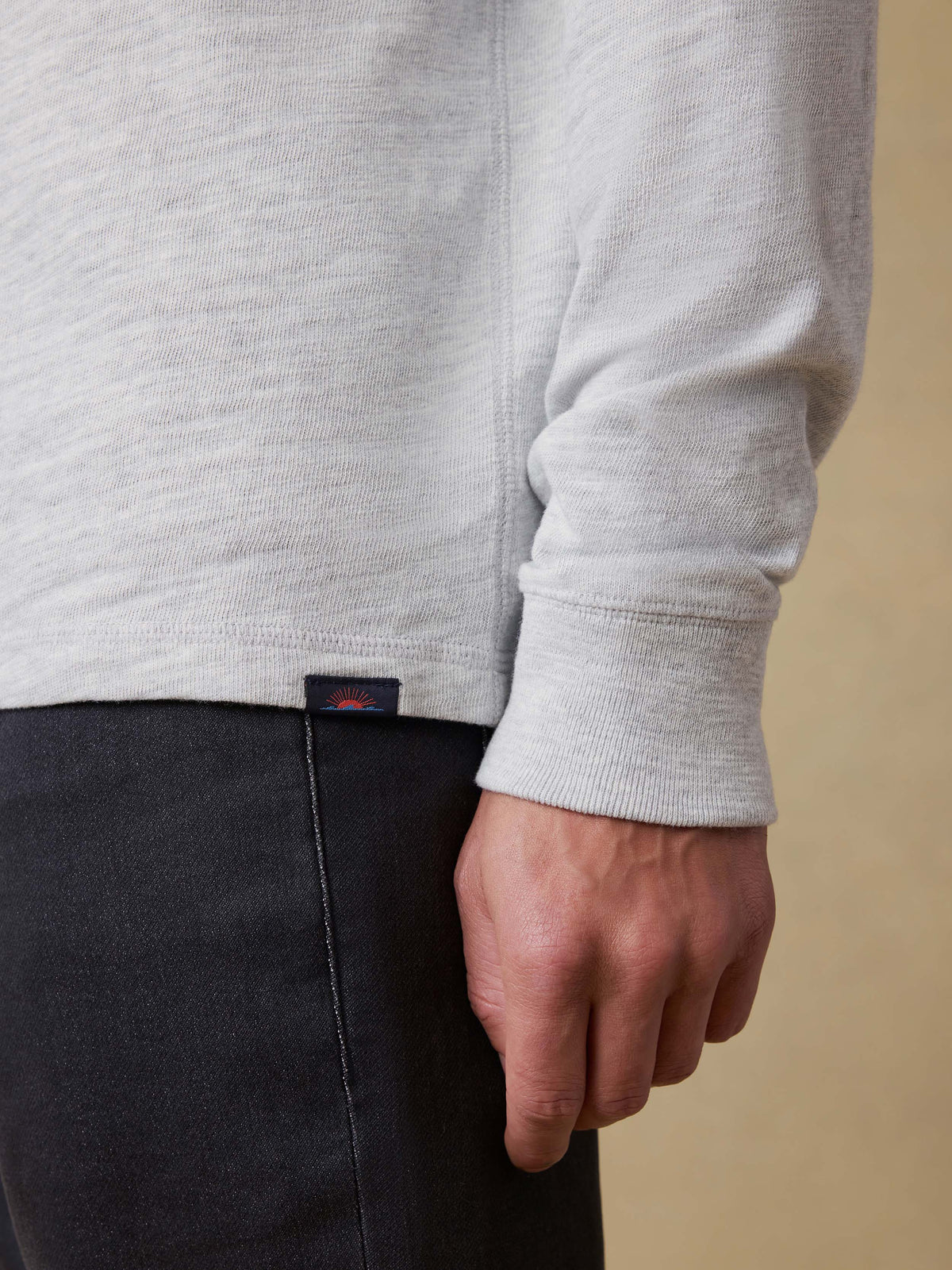 SP26-Faherty-Mens-MKF2318-LGH-Sunwashed_Slub_Crew-Light_Grey_Heather_OM_DETAIL2_1_Web.jpg
