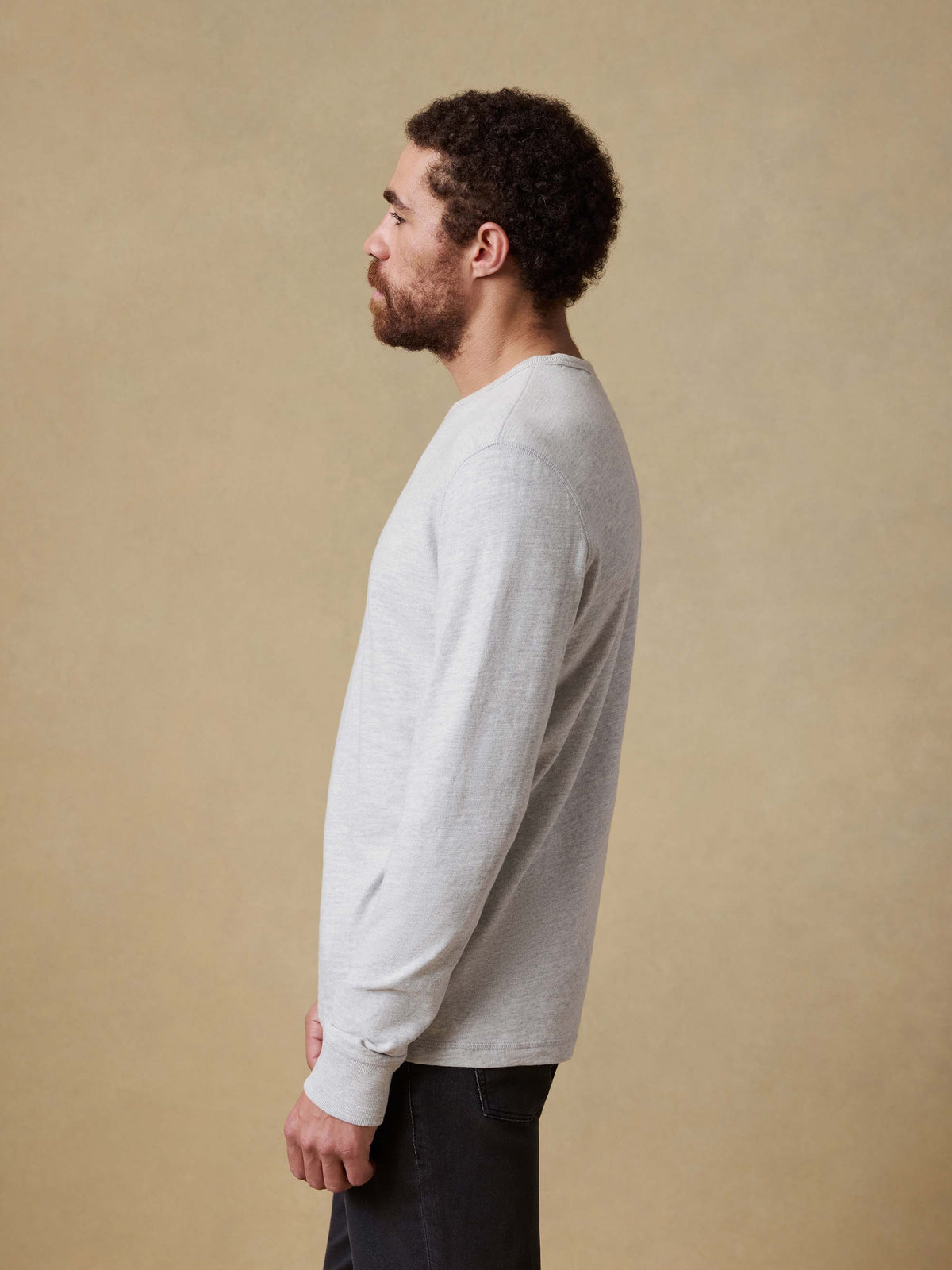 SP26-Faherty-Mens-MKF2318-LGH-Sunwashed_Slub_Crew-Light_Grey_Heather_OM_FRONT_CROP_1_Web.jpg