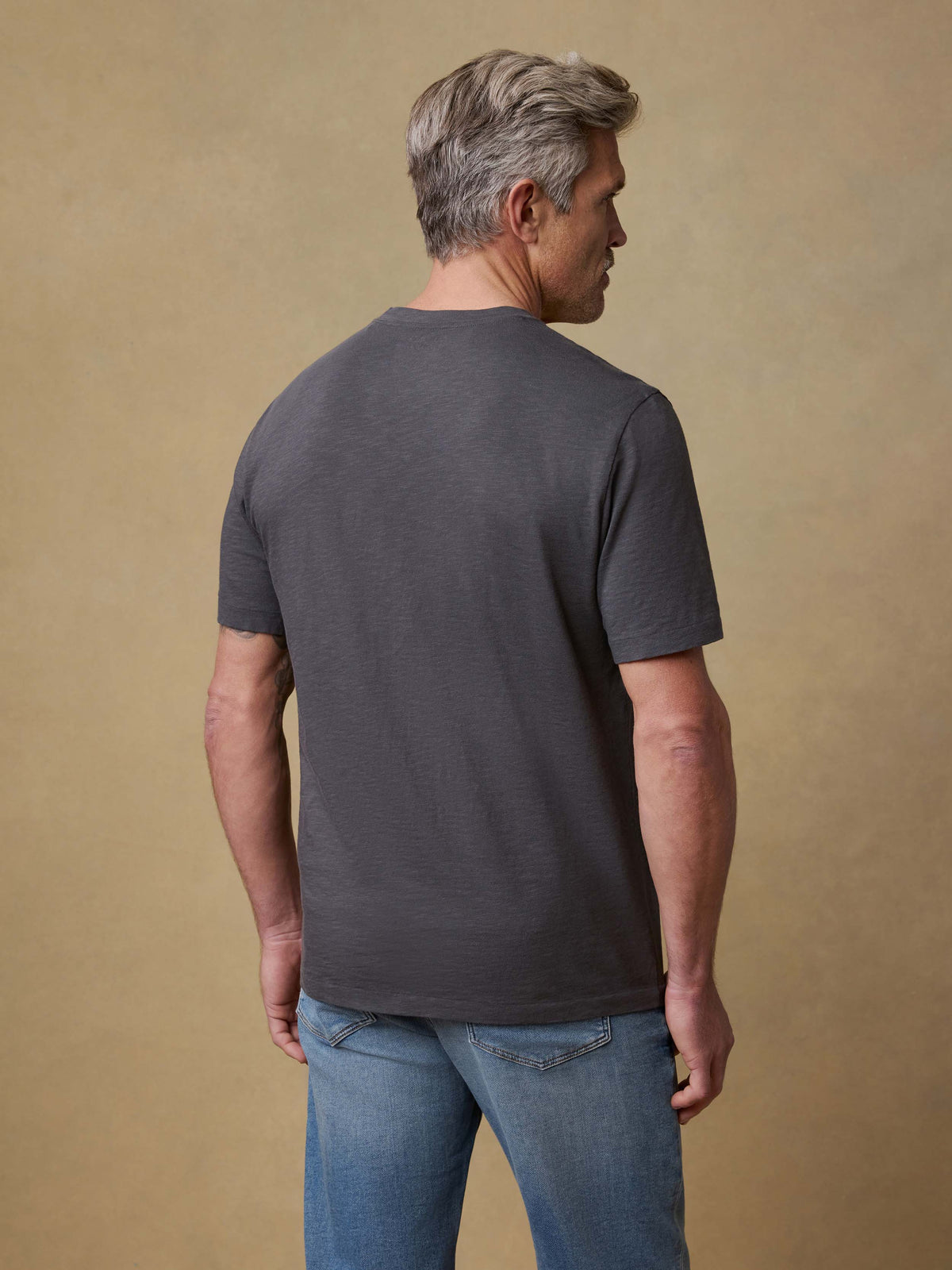 SP26-Faherty-Mens-MKS2500-GRP-Ss_Sunwashed_V-Neck_Tee-Graphite_OM_BACK_CROP_1_Web.jpg