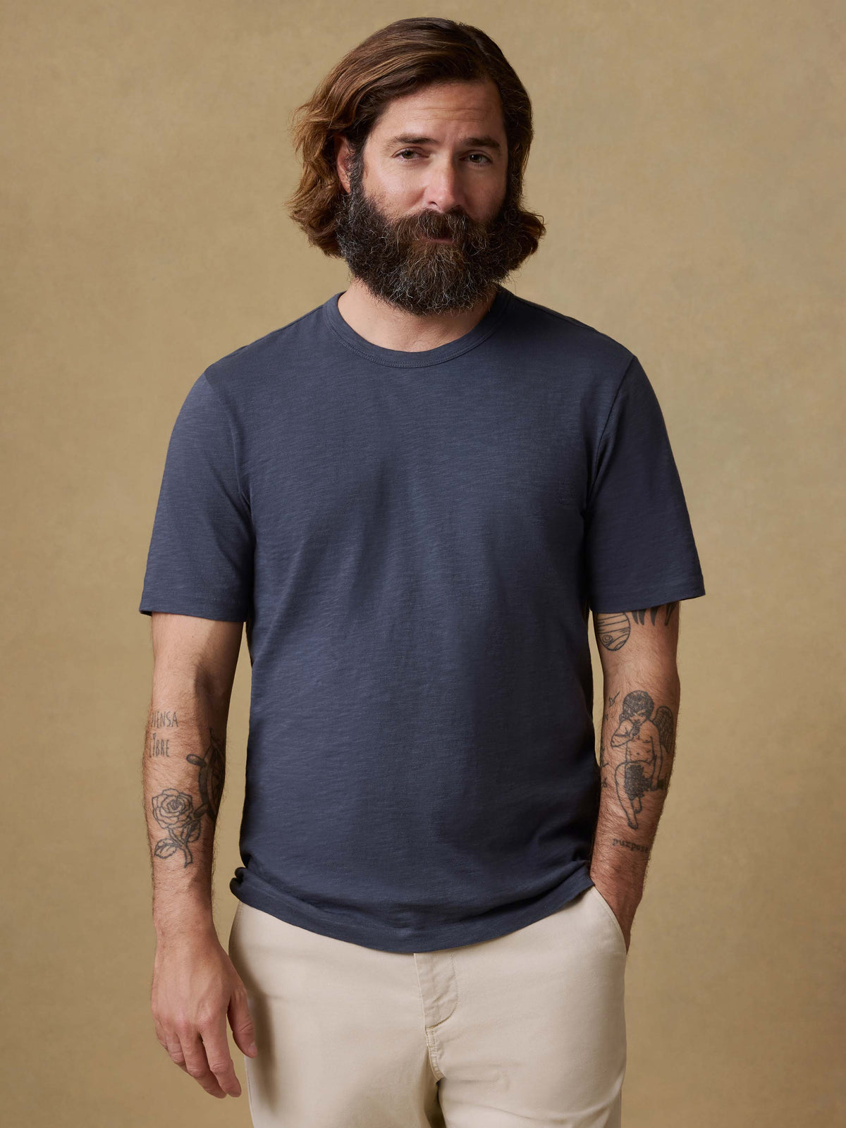 SP26-Faherty-Mens-MKS2501-DUY-Sunwashed_Tee-Dune_Navy_OM_FULL_BODY_1_Web.jpg
