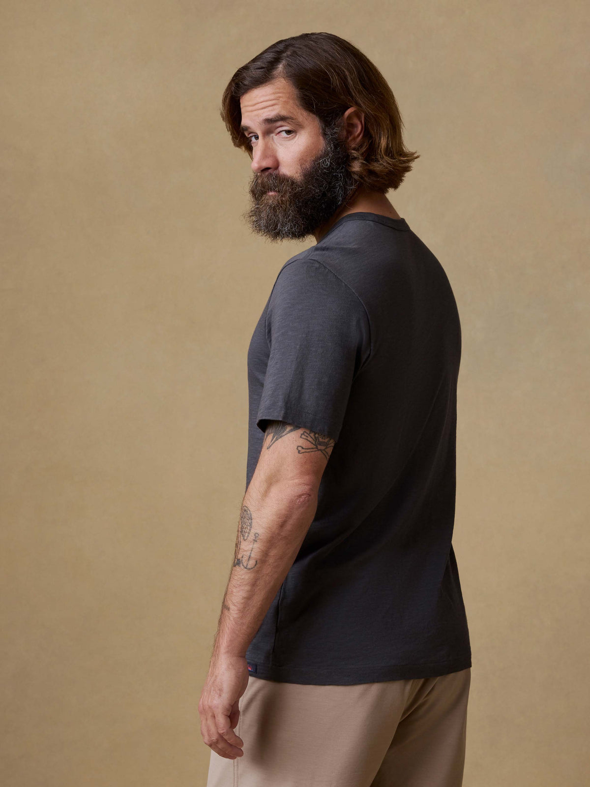 SP26-Faherty-Mens-MKS2501-GRP-SunwashedTee-Graphite_OM_BACK_CROP_1_Web.jpg