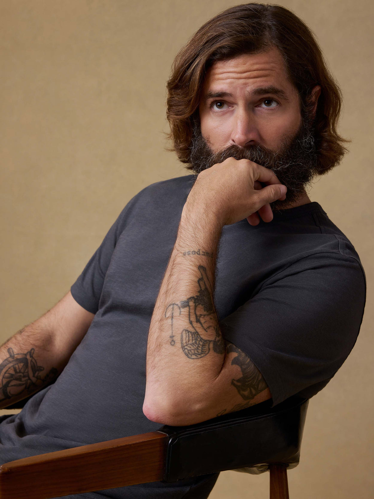 SP26-Faherty-Mens-MKS2501-GRP-Sunwashed_Tee-Graphite_OM_DETAIL2_1_Web.jpg