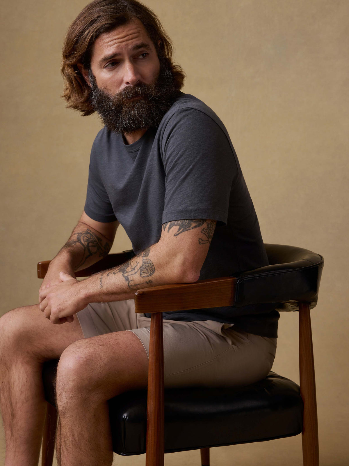 SP26-Faherty-Mens-MKS2501-GRP-Sunwashed_Tee-Graphite_OM_EDITORIAL_1_Web.jpg