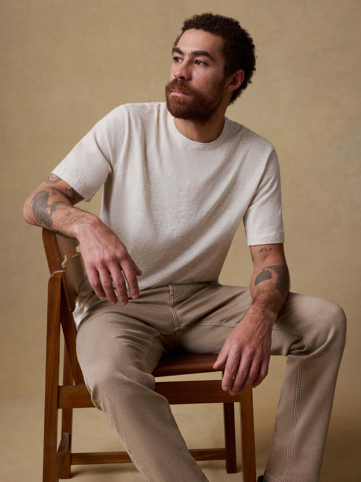 SP26-Faherty-Mens-MKS2501-IDU-SunwashedTee-IslandDuneHeather_OM_EDITORIAL_2_Web.jpg