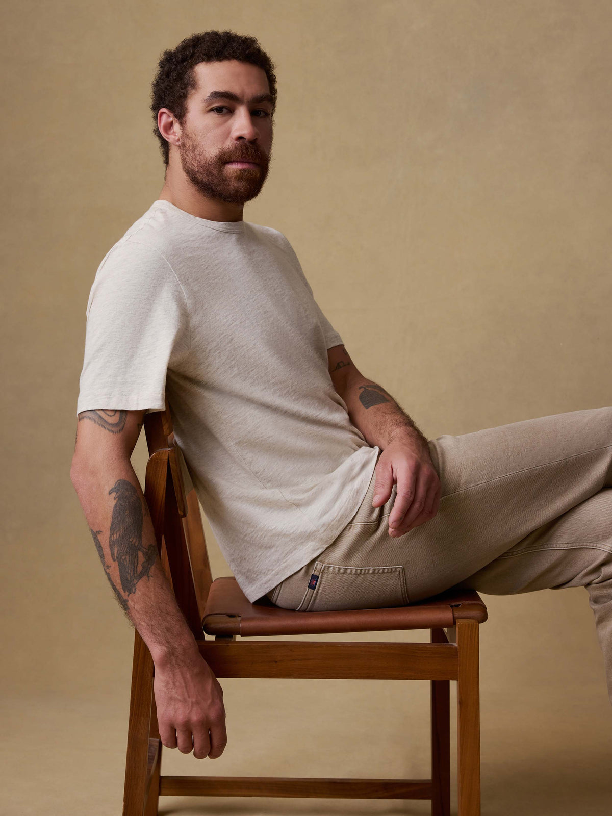 SP26-Faherty-Mens-MKS2501-IDU-SunwashedTee-IslandDuneHeather_OM_EDITORIAL_3_Web.jpg