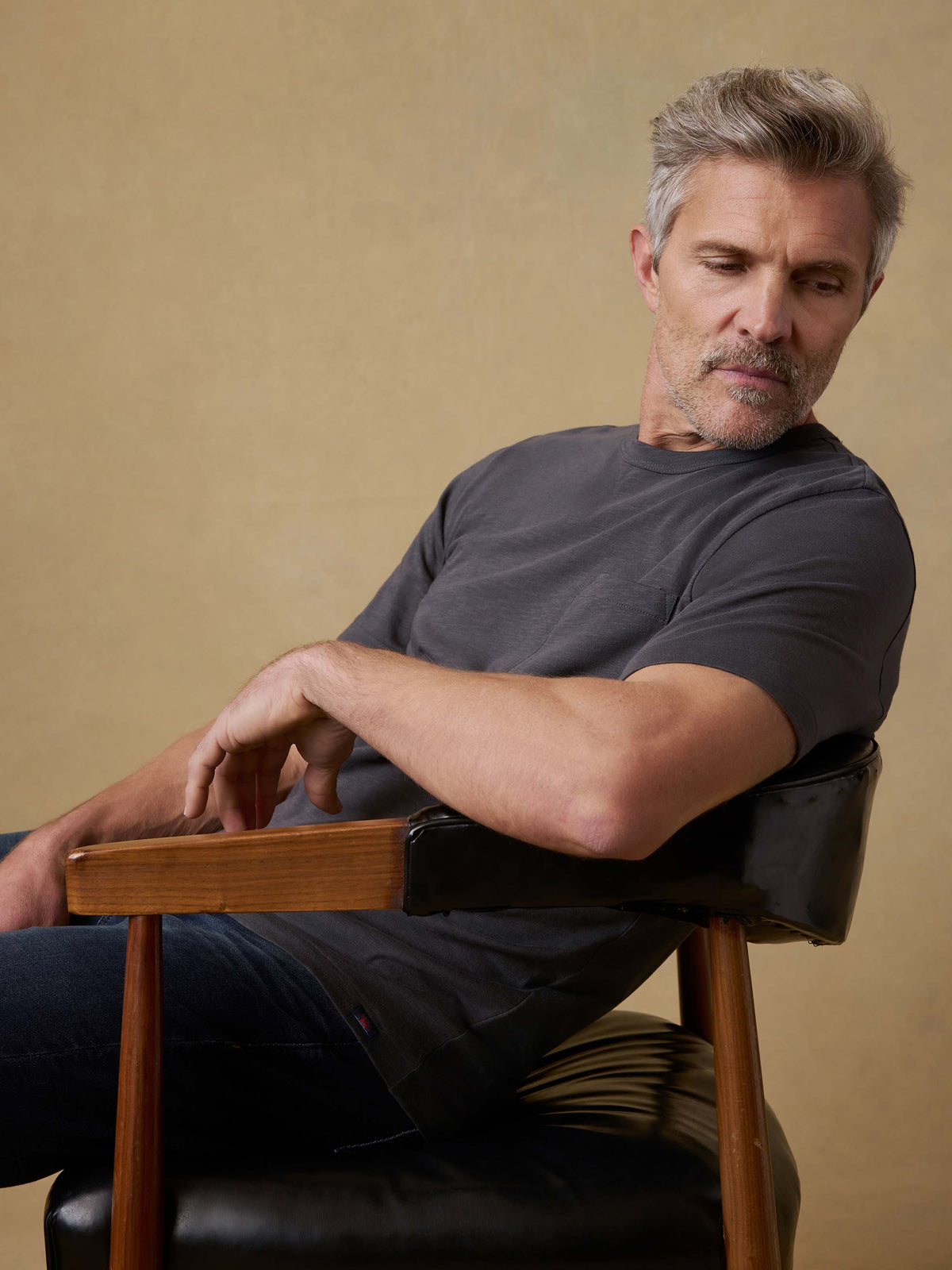 SP26-Faherty-Mens-MKS2519-GRP-Sunwashed_Pocket_Tee-Graphite_OM_EDITORIAL_1_Web.jpg