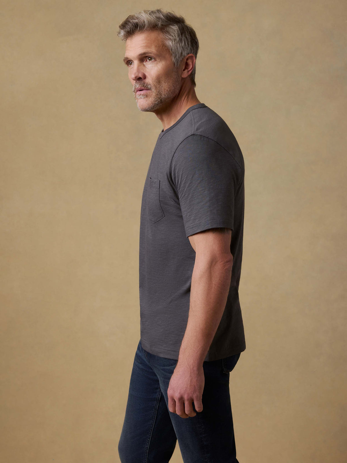 SP26-Faherty-Mens-MKS2519-GRP-Sunwashed_Pocket_Tee-Graphite_OM_FRONT_CROP_1_Web.jpg