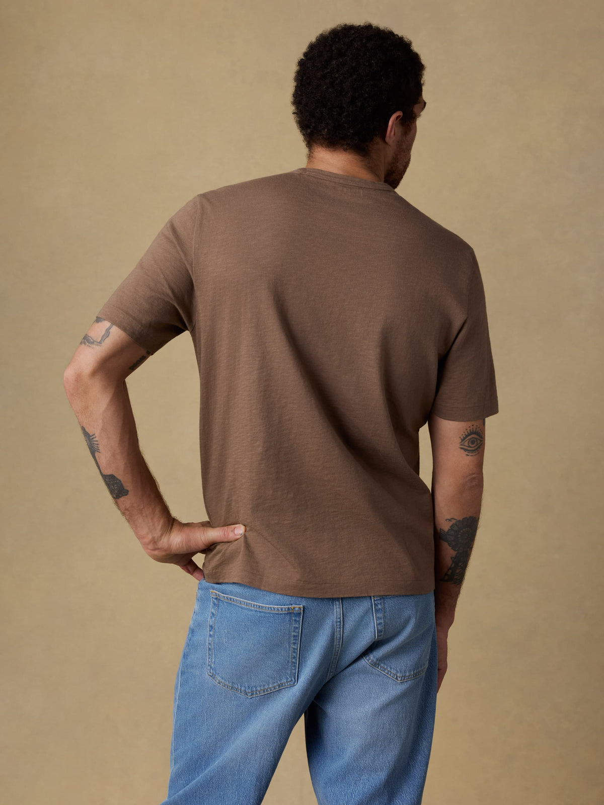 SP26-Faherty-Mens-MKS2519-IAB-SunwashedPocketTee-IslandBrown_OM_BACK_CROP_1_Web.jpg