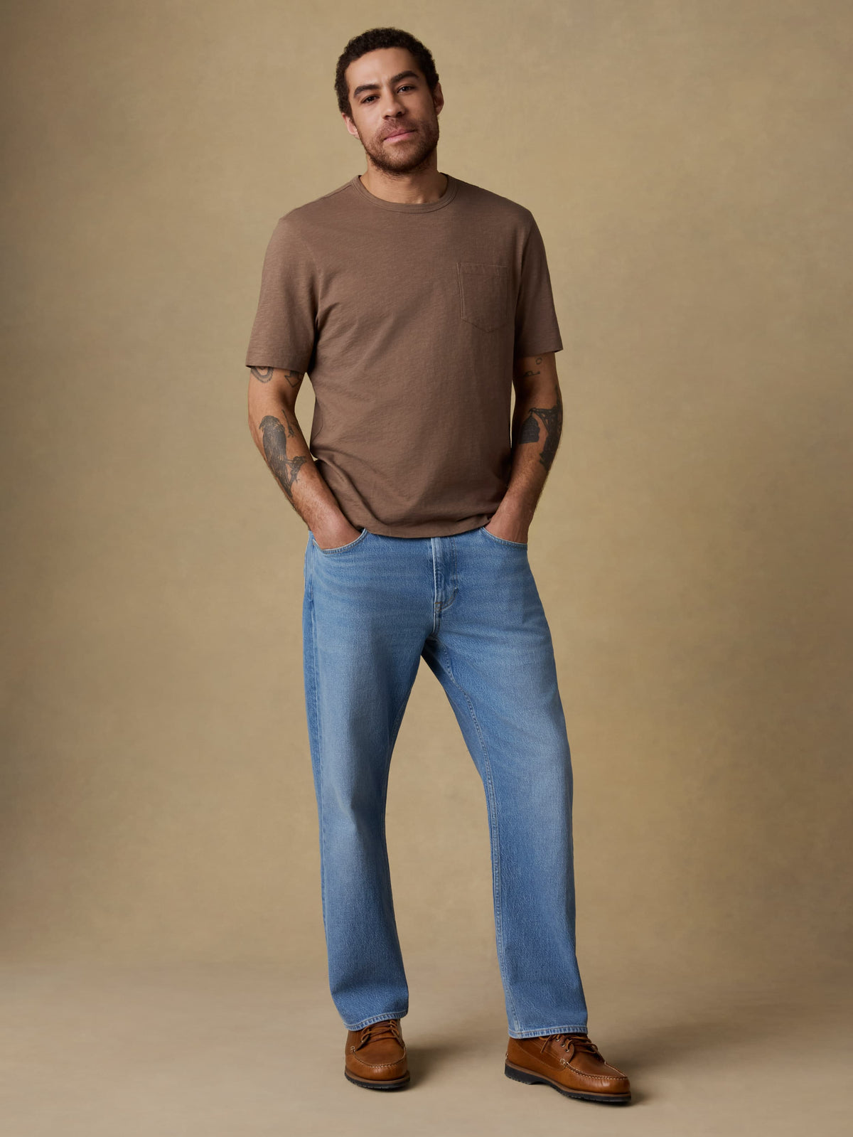 SP26-Faherty-Mens-MKS2519-IAB-SunwashedPocketTee-IslandBrown_OM_FULL_BODY_1_Web.jpg