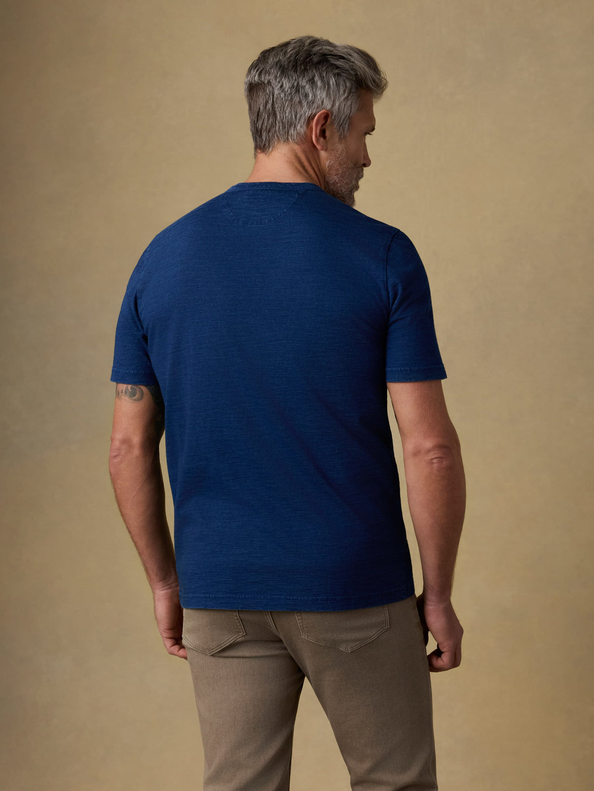 SP26-Faherty-Mens-MKS2607-DDA-SsIndigoPocketTee-DeadstockWash_OM_BACK_CROP_1_Web.jpg