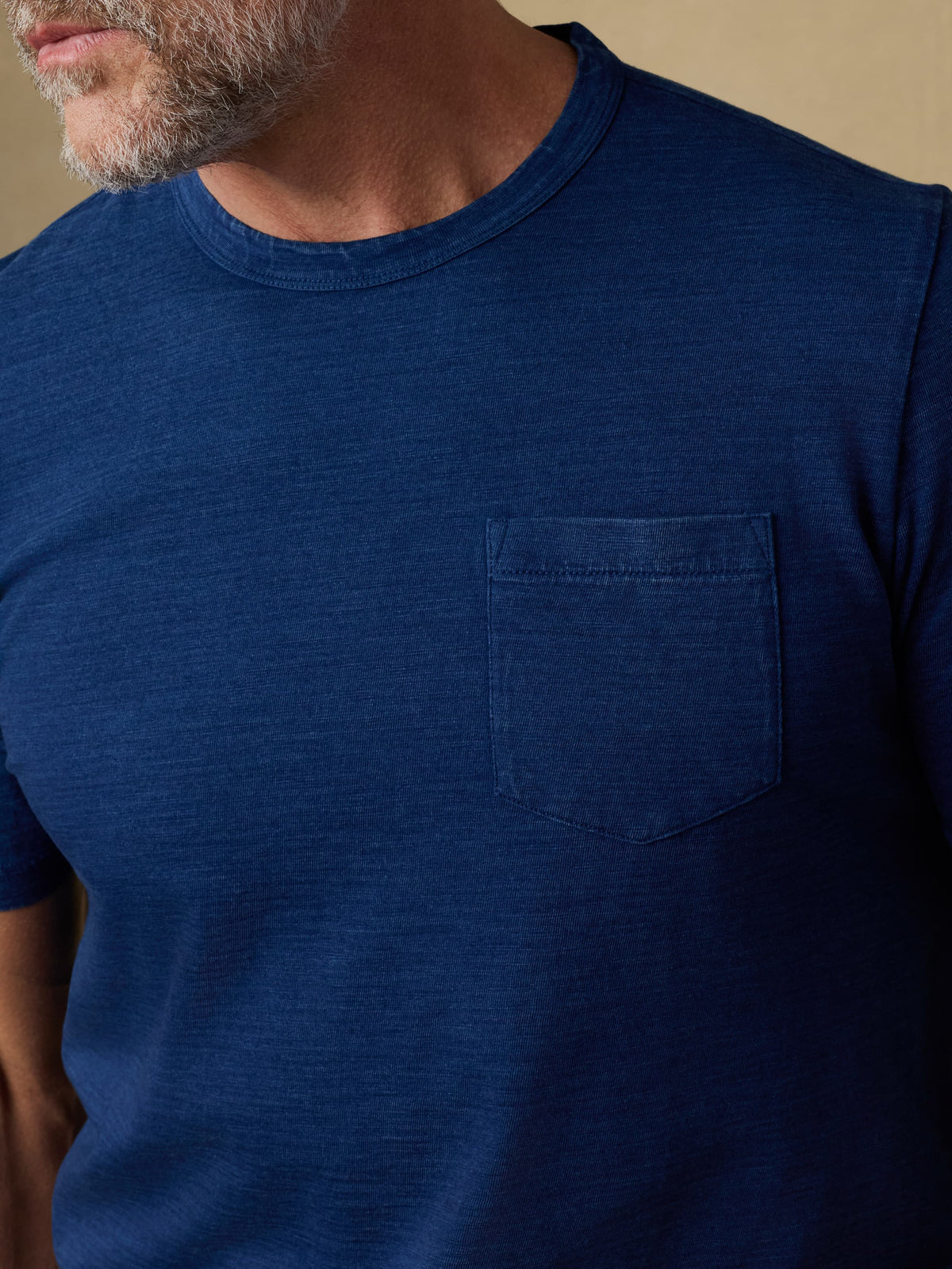 SP26-Faherty-Mens-MKS2607-DDA-SsIndigoPocketTee-DeadstockWash_OM_DETAIL1_1_Web.jpg