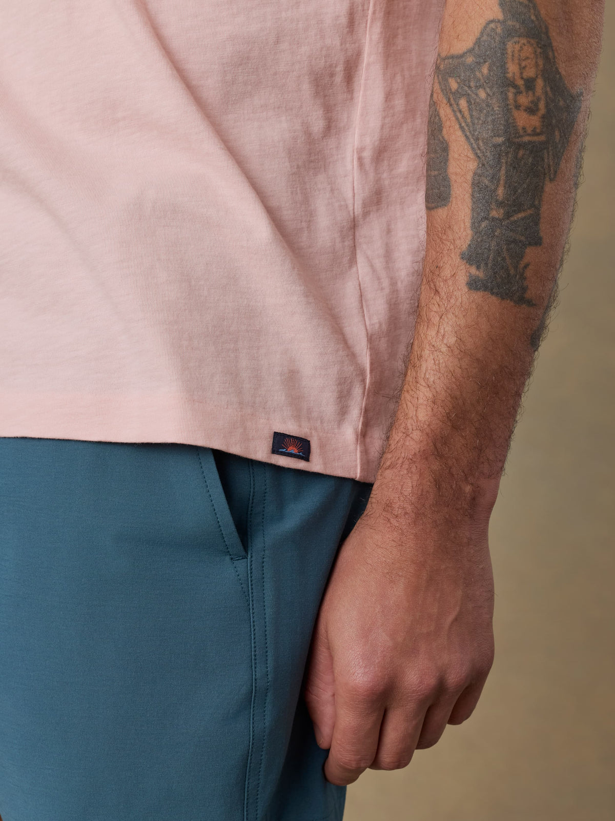 SP26-Faherty-Mens-MKS2616-PKA-SurfShopSunwashedPocketTee-PinkSand_OM_DETAIL1_1_Web.jpg