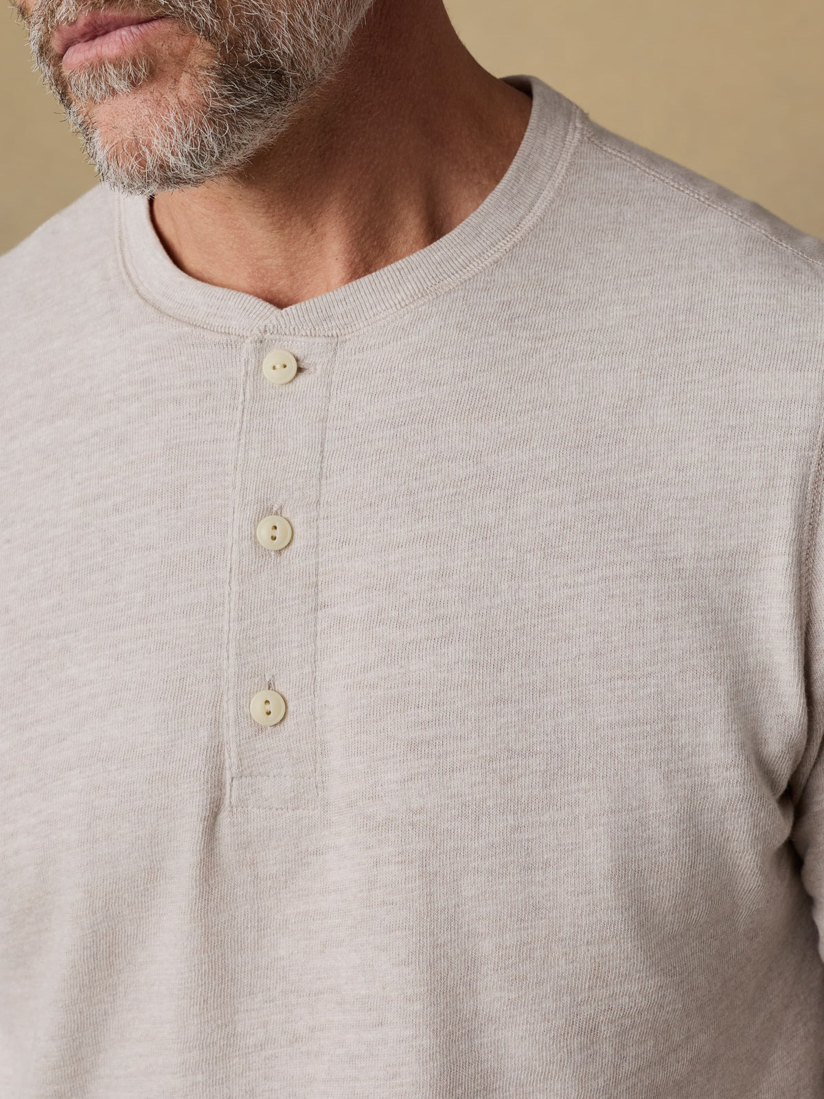 SP26-Faherty-Mens-MKU2510-OPH-SunwashedSlubHenley-OatPlainsHeather_OM_DETAIL1_1_Web.jpg