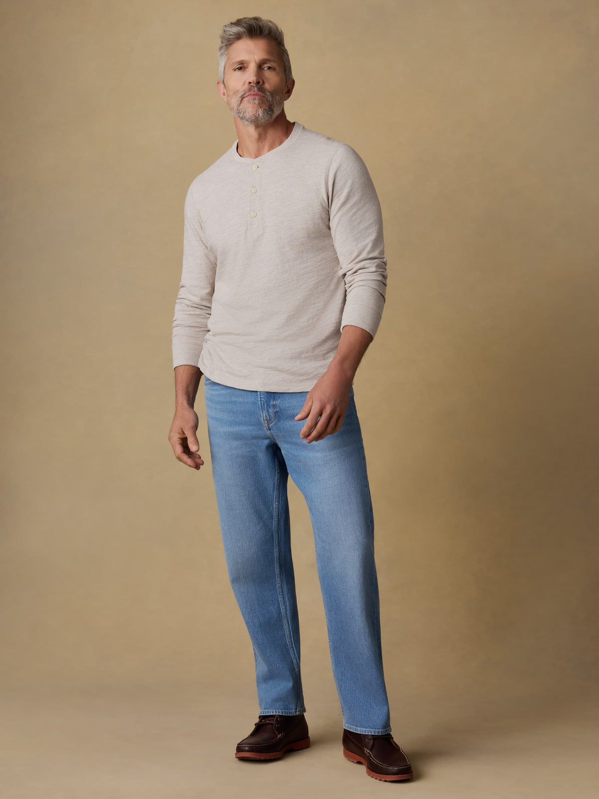 SP26-Faherty-Mens-MKU2510-OPH-SunwashedSlubHenley-OatPlainsHeather_WS_FULL_BODY_1_High_Web.jpg
