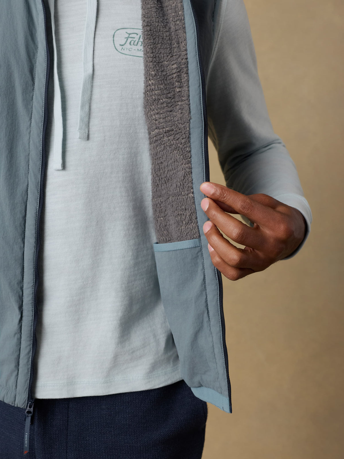 SP26-Faherty-Mens-MOF2508-SLU-ShoreliteZephyrVest-SeaglassBlue_OM_DETAIL2_1_Web.jpg