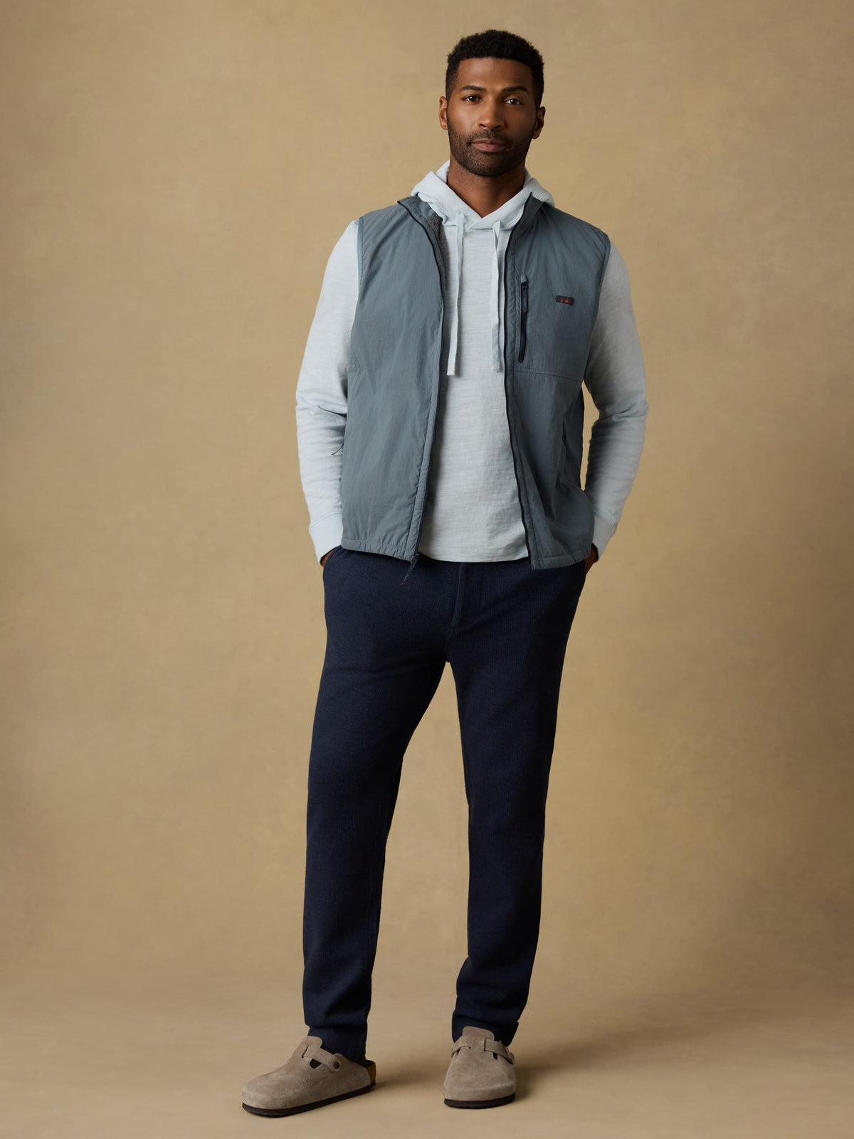 SP26-Faherty-Mens-MOF2508-SLU-ShoreliteZephyrVest-SeaglassBlue_OM_FULL_BODY_1_Web.jpg