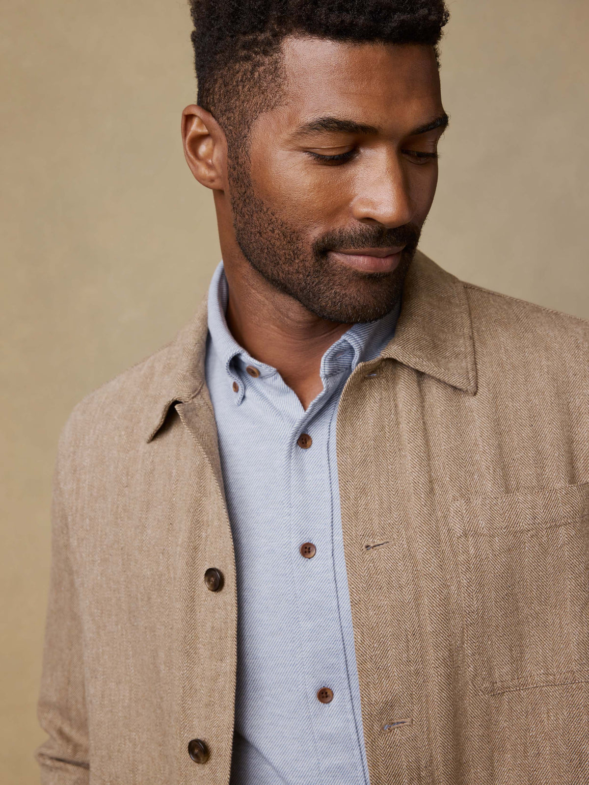 SP26-Faherty-Mens-MOS2606-KAE-HerringboneStudioJacket-KhakiHerringbone_OM_FRONT_CROP_2_Web.jpg