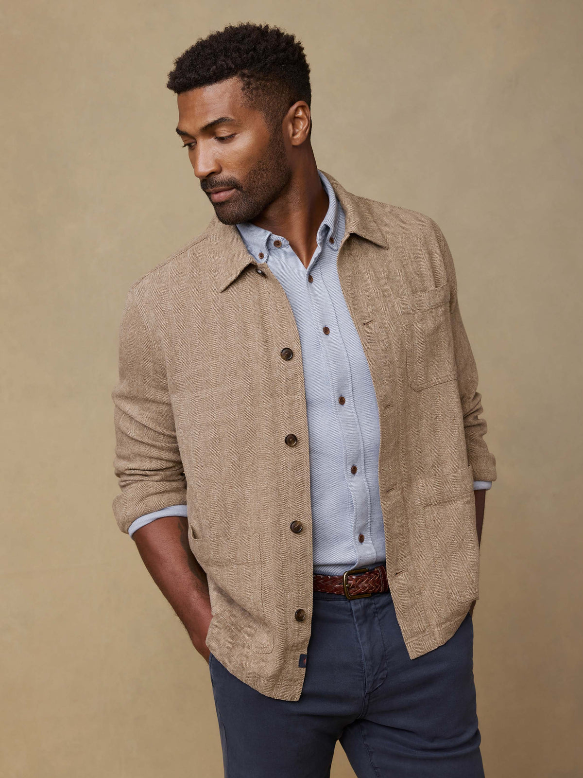 SP26-Faherty-Mens-MOS2606-KAE-HerringboneStudioJacket-KhakiHerringbone_OM_FULL_BODY_1_Web.jpg