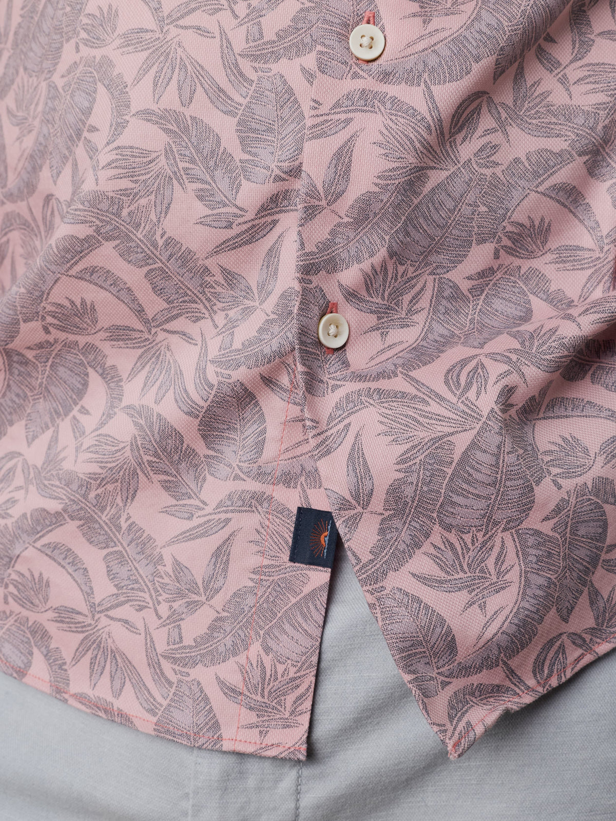 SP26-Faherty-Mens-MWS2507-MAC-SsMovementMontereyShirt-MauveTropicFoliage_OM_DETAIL2_1_Web.jpg